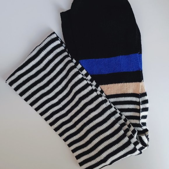 White, black, blue and tan scarf. Lightweight sweater.r material. - Picture 4 of 6